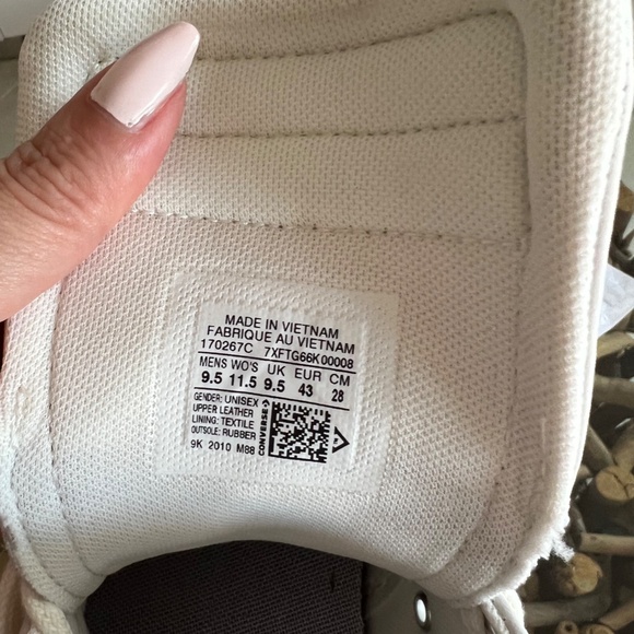 CONVERSE Chuck 70 Padded Collar High Top Men Leather Sneakers - Picture 5 of 9